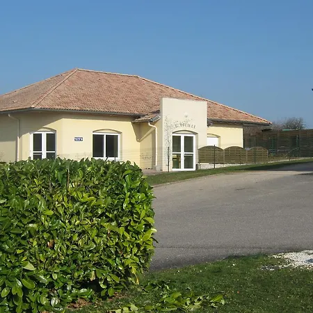 Logis Hotel- Restaurant La Haie Des Vignes Seminaires Et Evenementiel Allain