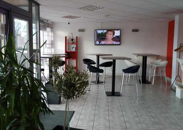 Logis Hotel- Restaurant La Haie Des Vignes Seminaires Et Evenementiel Allain